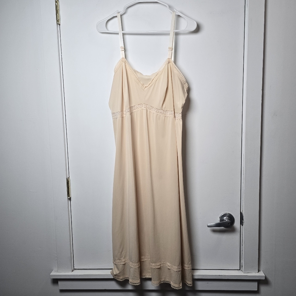 Vintage 70s Leading Lady Tan Slip